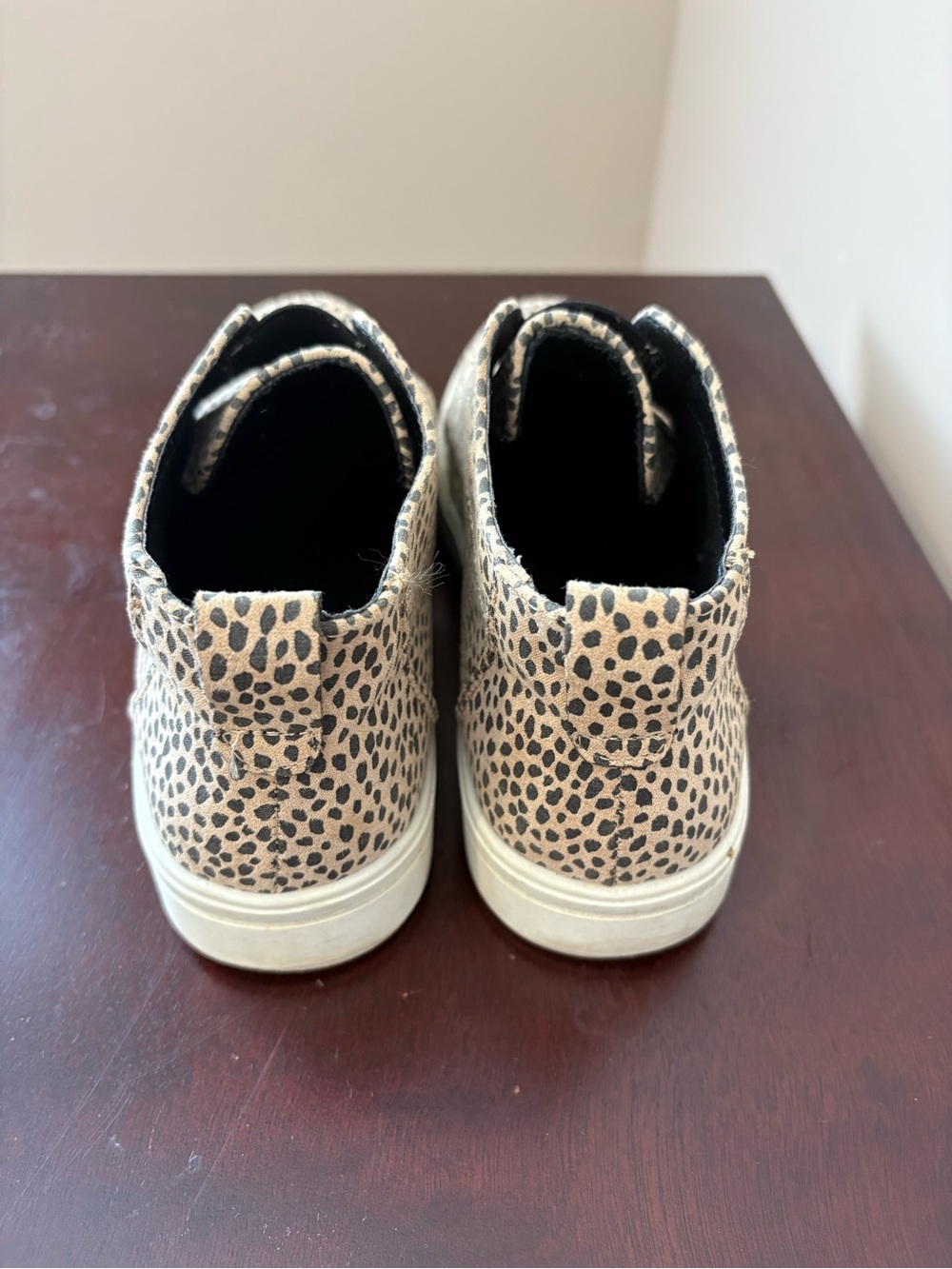 Women’s Beige Leopard Slip-On Sneaker with Black Elastic Sneaker shoes Sz 6.5 - Picture 6 of 9